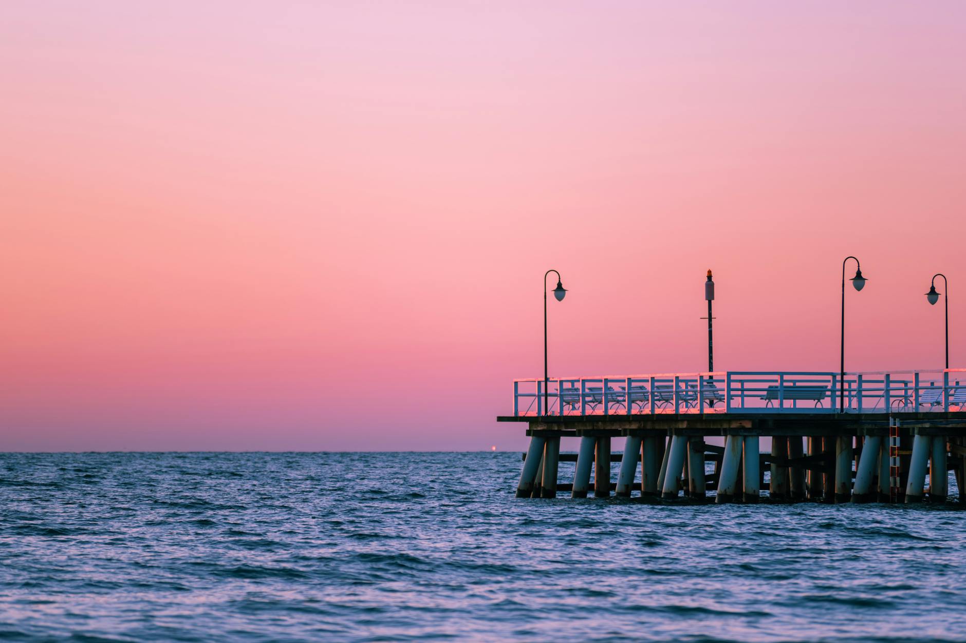 Plakat informujący o programie dofinansowania do audytu energetycznego w Gdyni dla mieszkańców