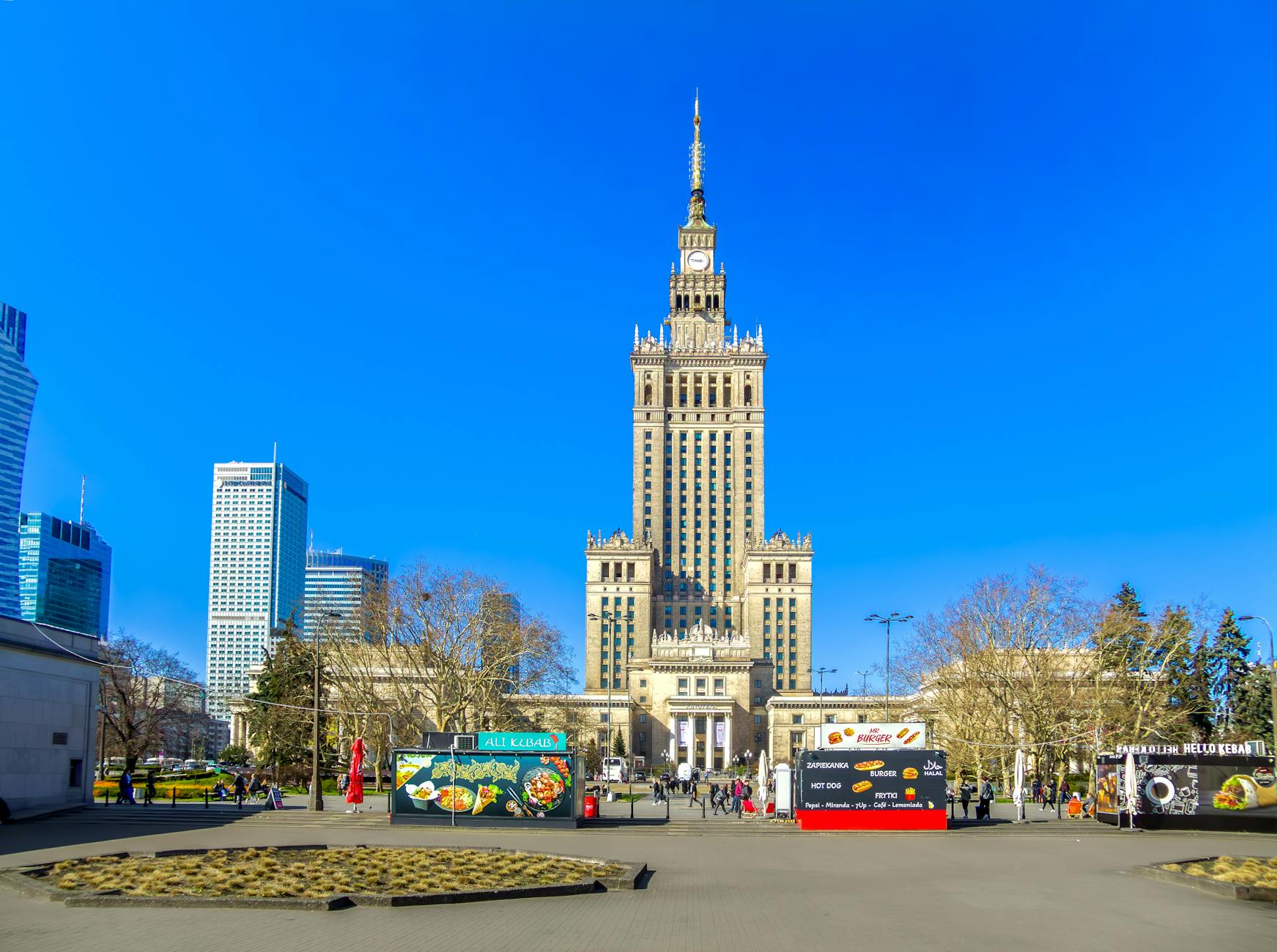 Logo Gdyni na tle panoramy miasta z napisem 'Gdyńskie Targi Pracy, Edukacji i Przedsiębiorczości'